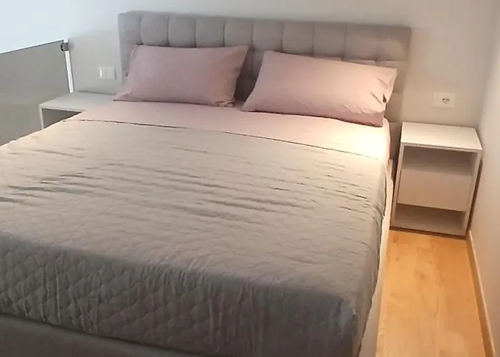 Leo Dublex * Golem (Tirana)