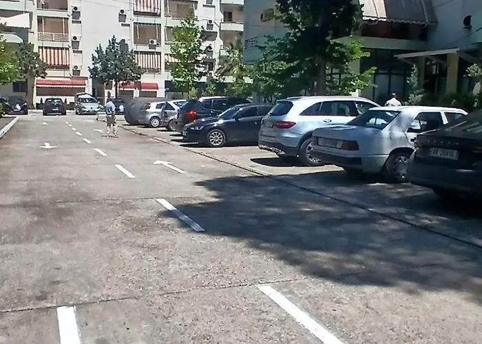 Leo Dublex * Golem (Tirana)